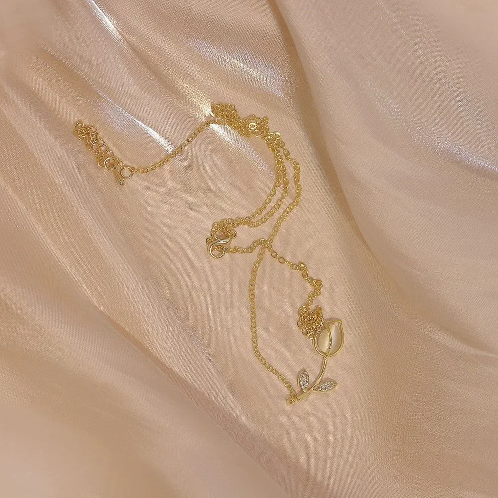 NEW 14K Gold Plated Diamond Flower Leaf Necklace - Picture 10 of 10
